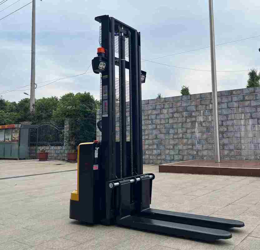 Electric Walkie Stacker 1500kg Load Capacity 1070mm Fork Length