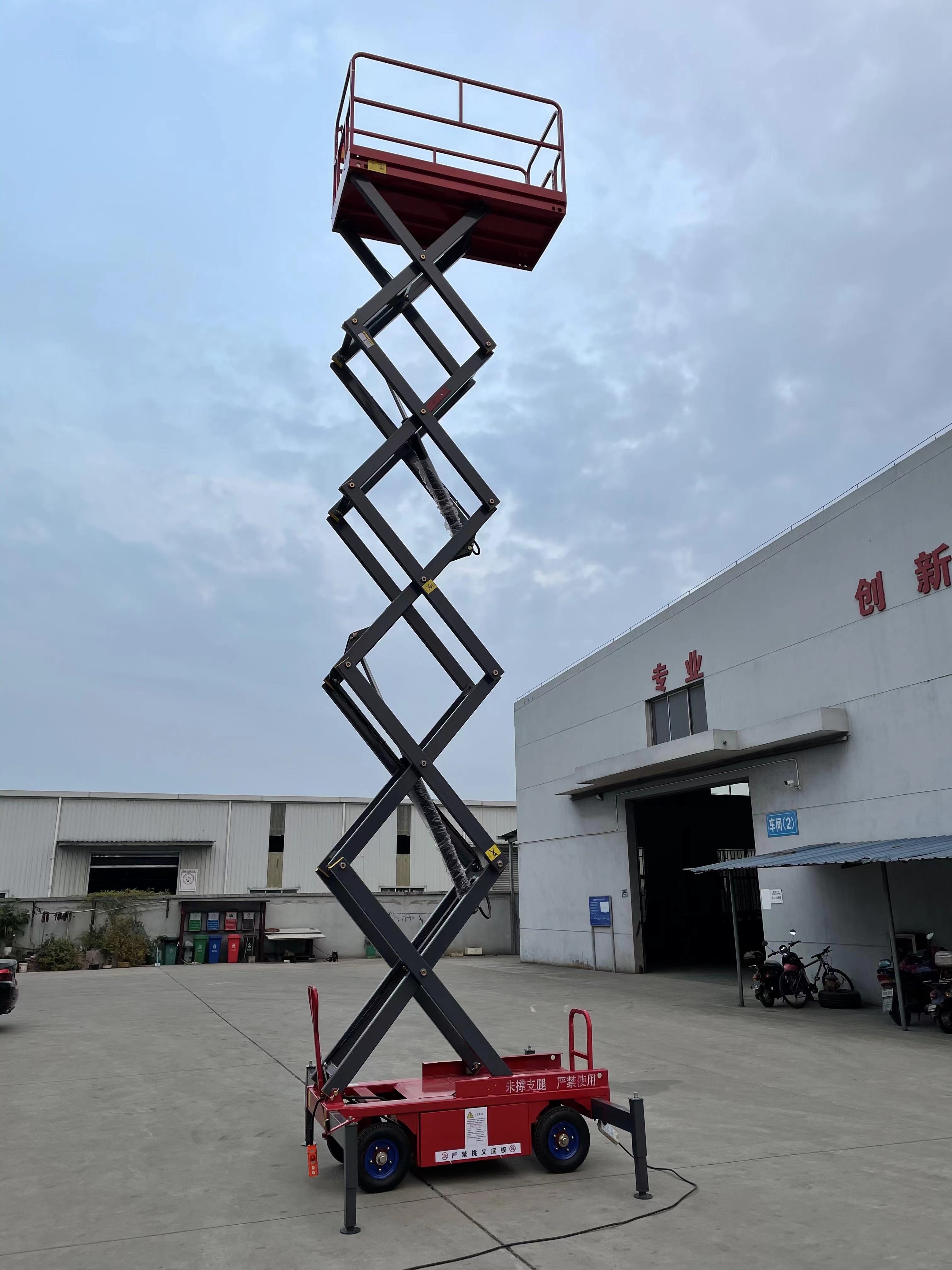 Double Scissor Lift With 320kg Capacity And 12m Hydraulic Electric Aerial Work Platform